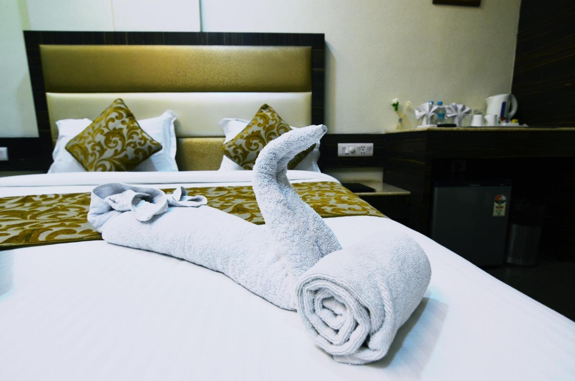 The Majestic Suites Calcutta Eksteriør billede